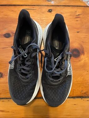 Hoka Men's Black and White Mach 6